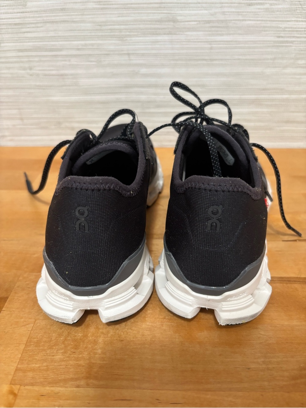 On Cloud X 4 black women’s 9 sneaker shoe - Picture 4 of 7